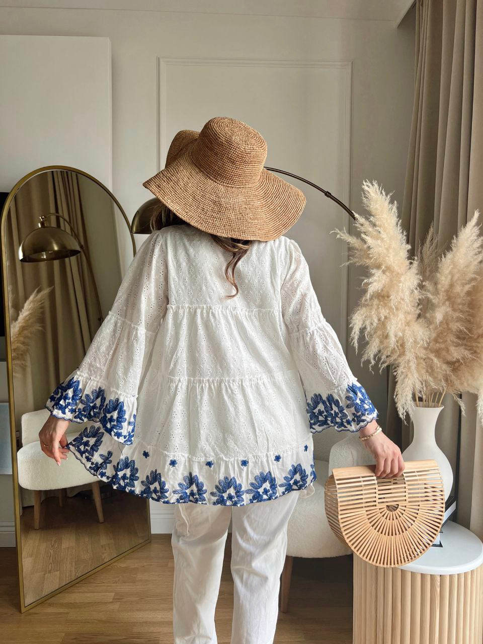 Broderie blouse